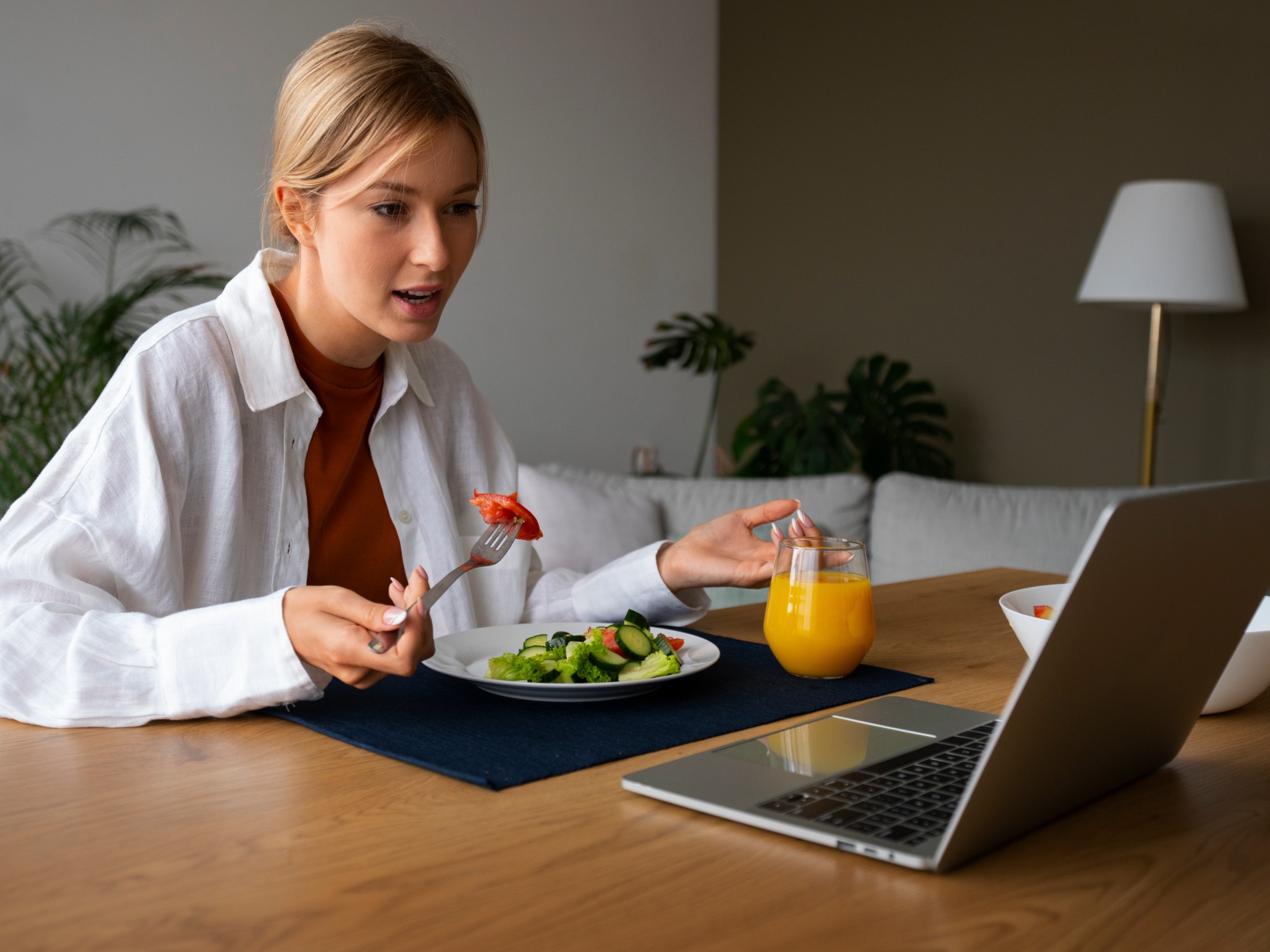 🧠 Fuel Your Focus: Brain-Boosting Nutrition for Busy Professionals
